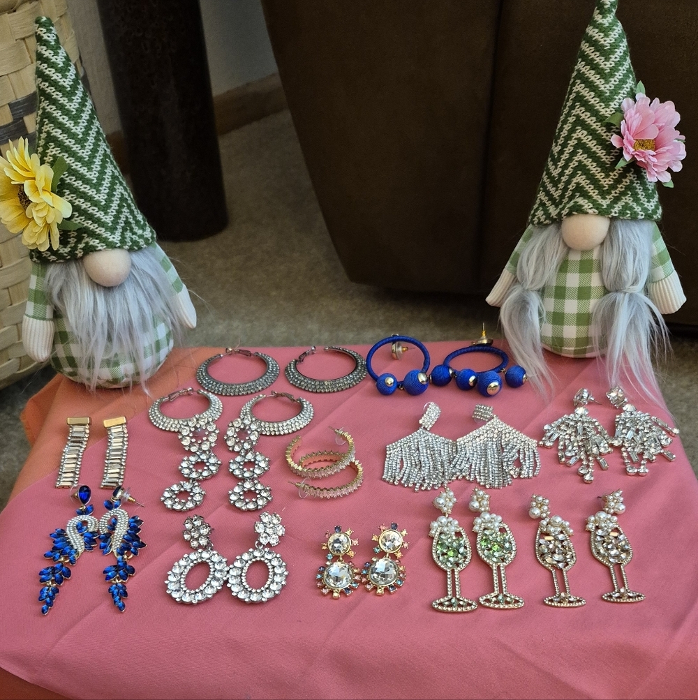 13 PAIR Unbranded Earrings For Pierced Ears. Costume Jewelry VERY GOOD CONDITION